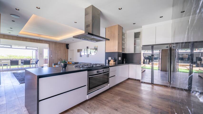 Cape Town Luxury Villa • Pool + City Skyline Views gallery image 2