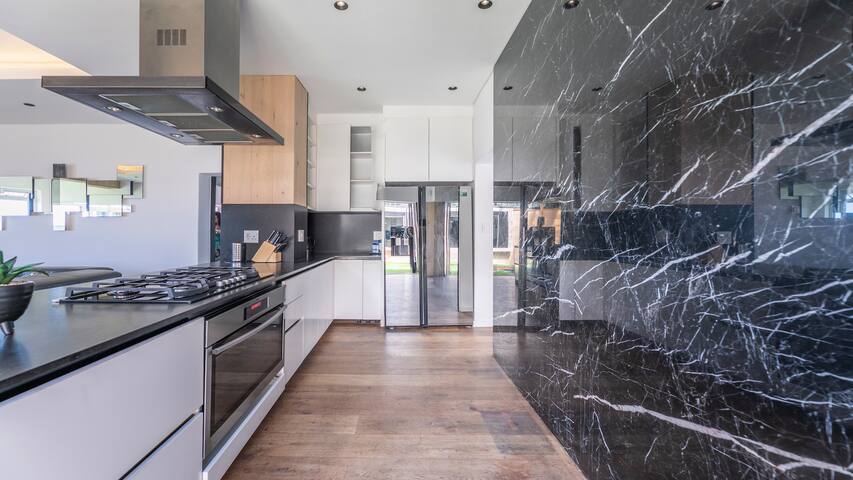 Cape Town Luxury Villa • Pool + City Skyline Views gallery image 5