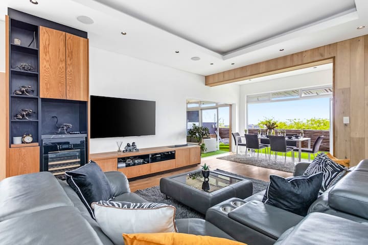 Cape Town Luxury Villa • Pool + City Skyline Views