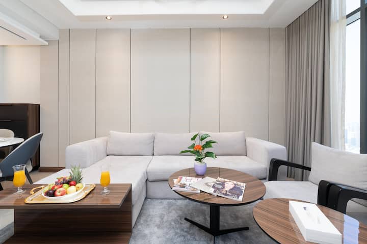 Premium 3br | Panoramic Burj View | King Size Beds - Dubai