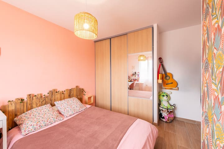 Prostrana i udobna soba s ugrađenom garderobom