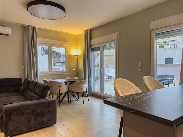 Luxury Penthouse – Spacious balcony and 2 bedrooms gallery image 2