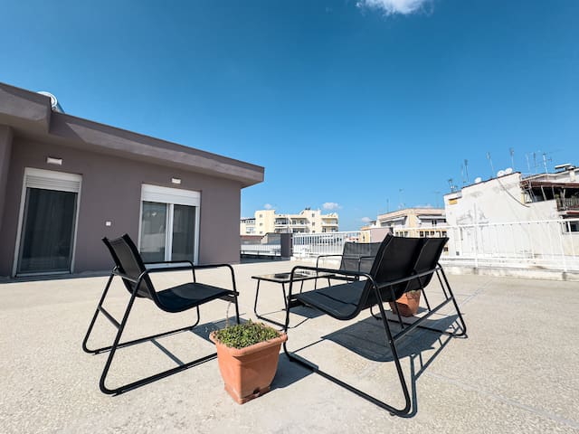 Luxury Penthouse – Spacious balcony and 2 bedrooms