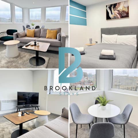 2BR with Parking, Fast WiFi, Kitchen & Scenic View