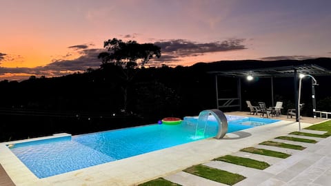 Group Country Getaway/Pool/Jacuzzi