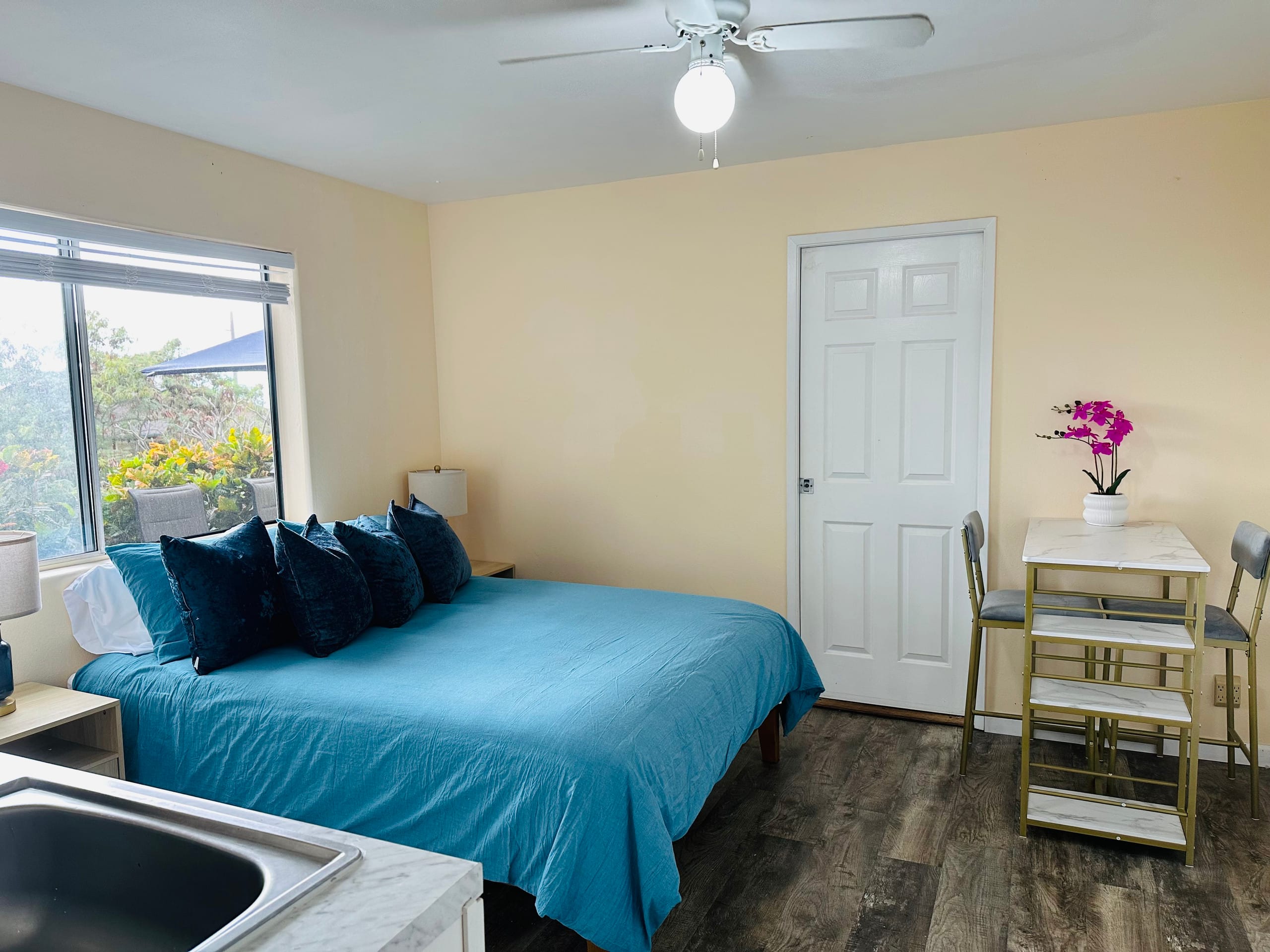Home in Kailua-Kona · ★4.55 · 1 bedroom · 1 bed · 1 shared bath - Image 4