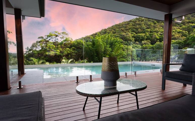 Skybolt Escape – Heated Pool, Pet on app gallery image 3