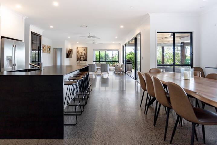 Skybolt Escape – Heated Pool, Pet on app gallery image 2