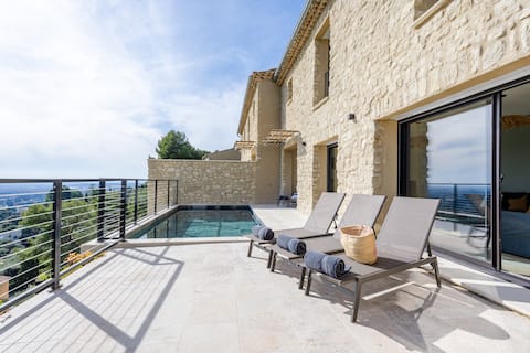 Maison Venitia - Pool and scenic view