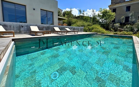 Giuliana, architect's villa with pool and sea view