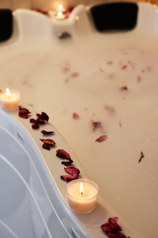 Urban Oasis: Duplex 3BR, 2BA, 2 Private Terraces gallery image 3