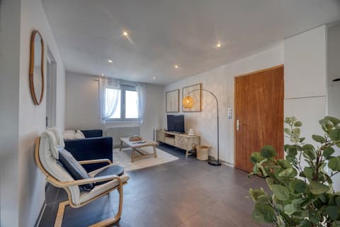 2 bedrooms - free parking - air conditioning - fiber optic internet