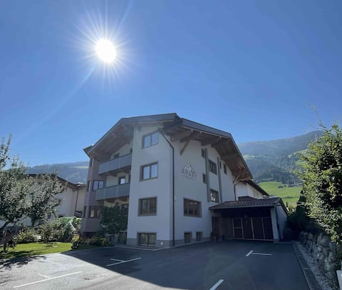 Top performing Airbnb: Apart Oberau - Paul - new from 2026 in Hippach