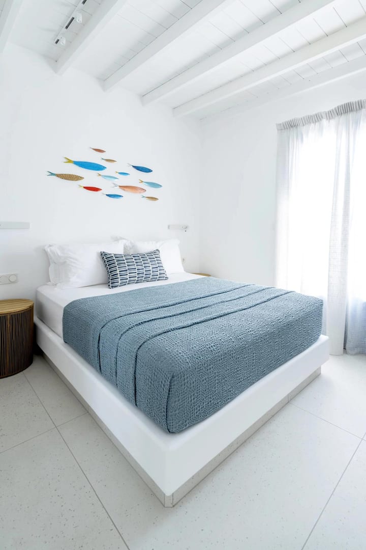 Vuela por encima del piso: 2 dormitorios principales que comparten un baño completo