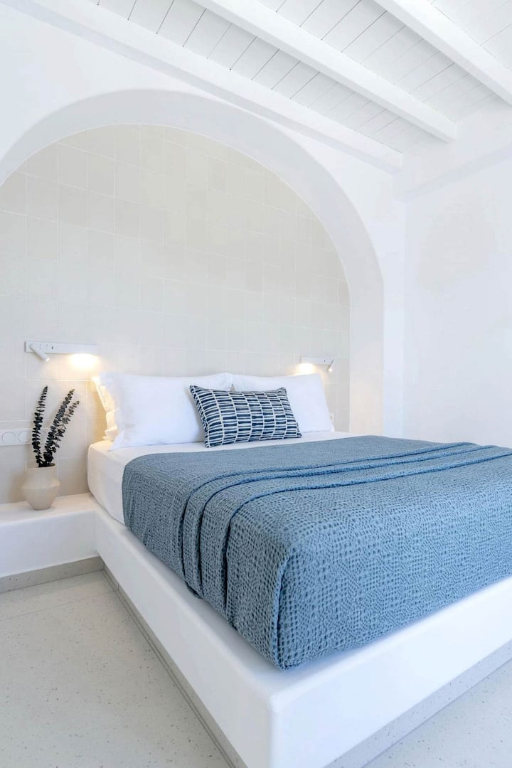 Vuela por encima del piso: 2 dormitorios principales que comparten un baño completo