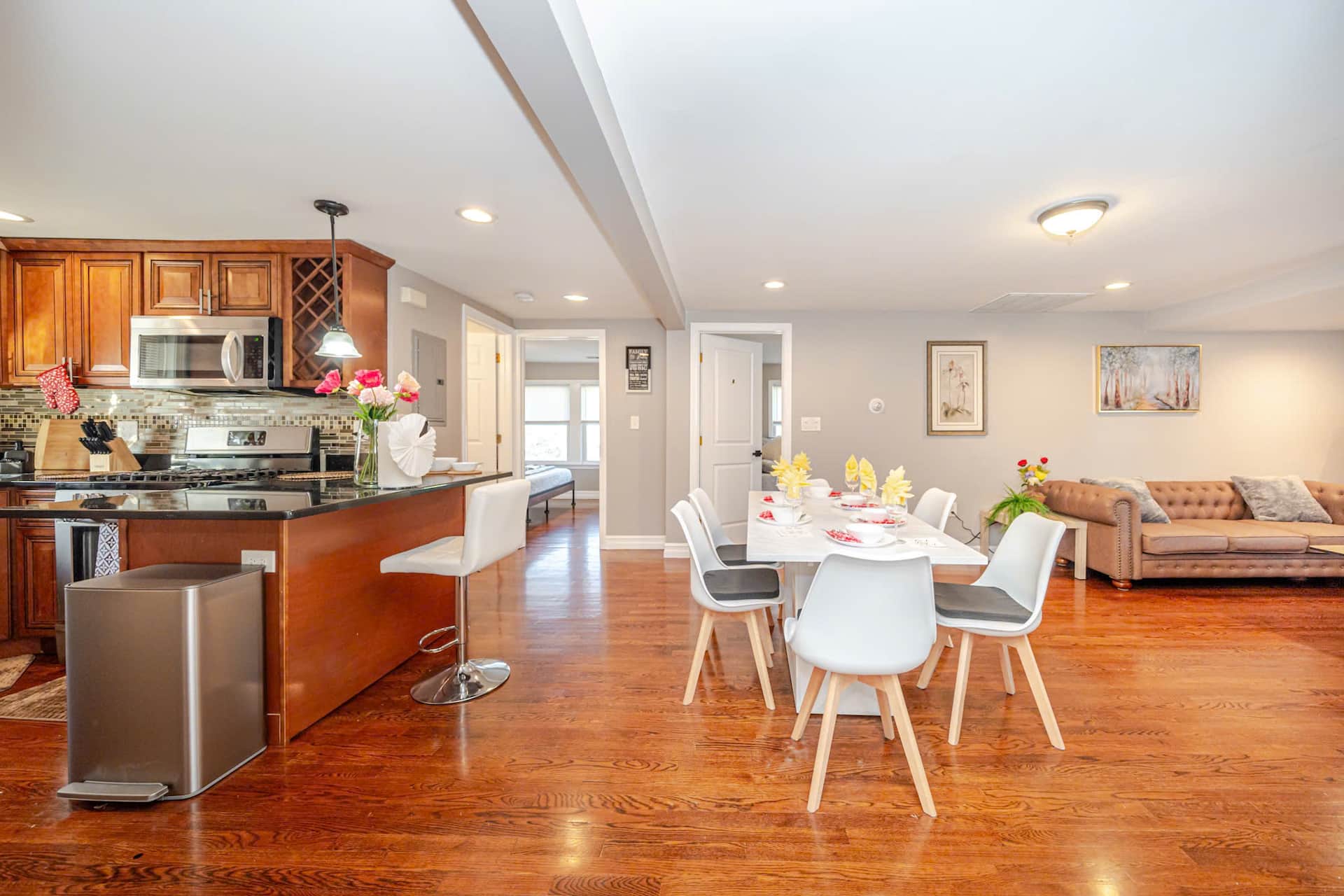 Entire Coastal 2BR Apt w/Parking Near T & Boston