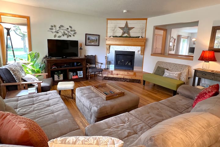 Evergreen House - Single Level, Backyard, Garage - Wisconsin