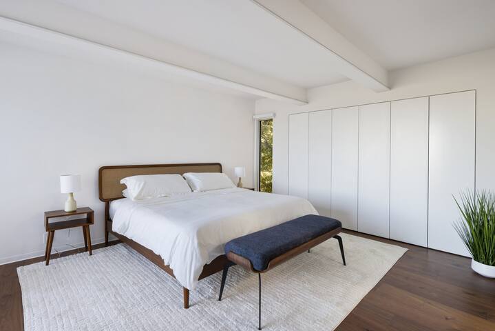 The Easton Residence gallery image 2