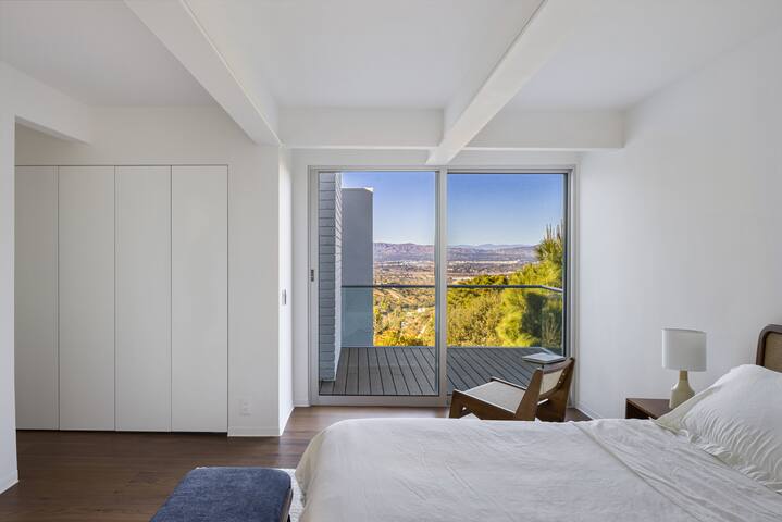 The Easton Residence gallery image 3