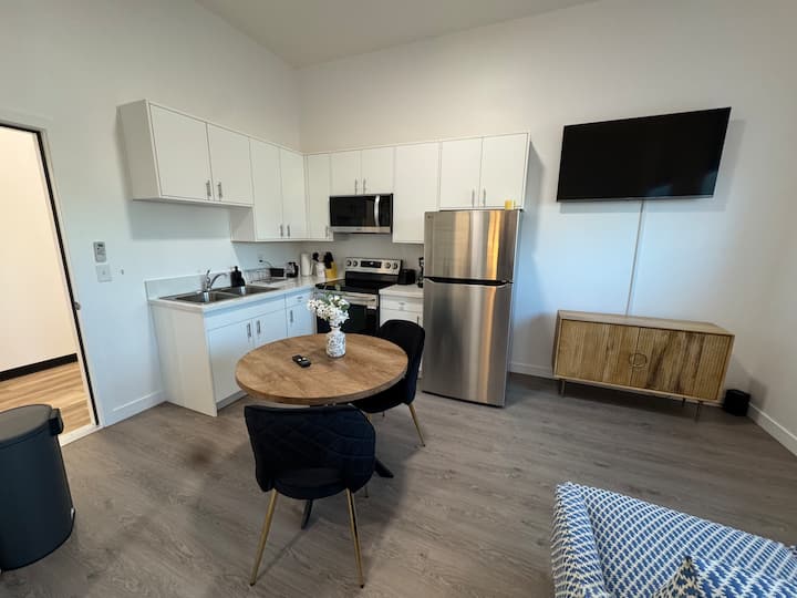 Modern Studio 1 | New Build | Prime Location - Longview, WA