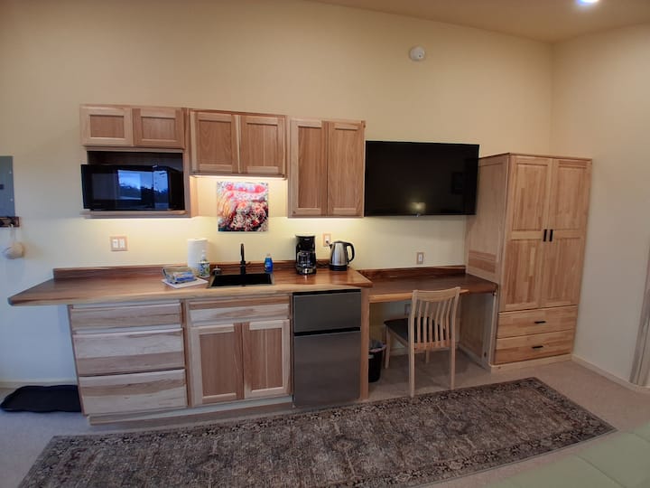 Glacier  Suite, Beach Walk Inn, Upper Unit View! - Homer