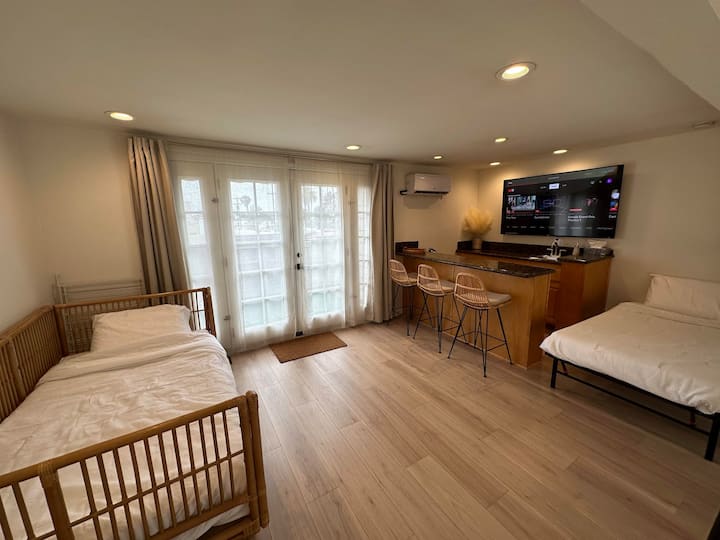 ห้องใต้หลังคาหรือห้องนอนที่ 3: เตียงเสริมข้างบาร์มีให้สำหรับการจอง 5/6 คนเท่านั้นตามคำขอก่อนเช็กอิน