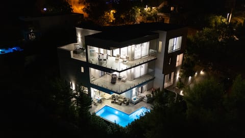 Heated Pool & Jacuzzi | Villa Berfami Excelsior