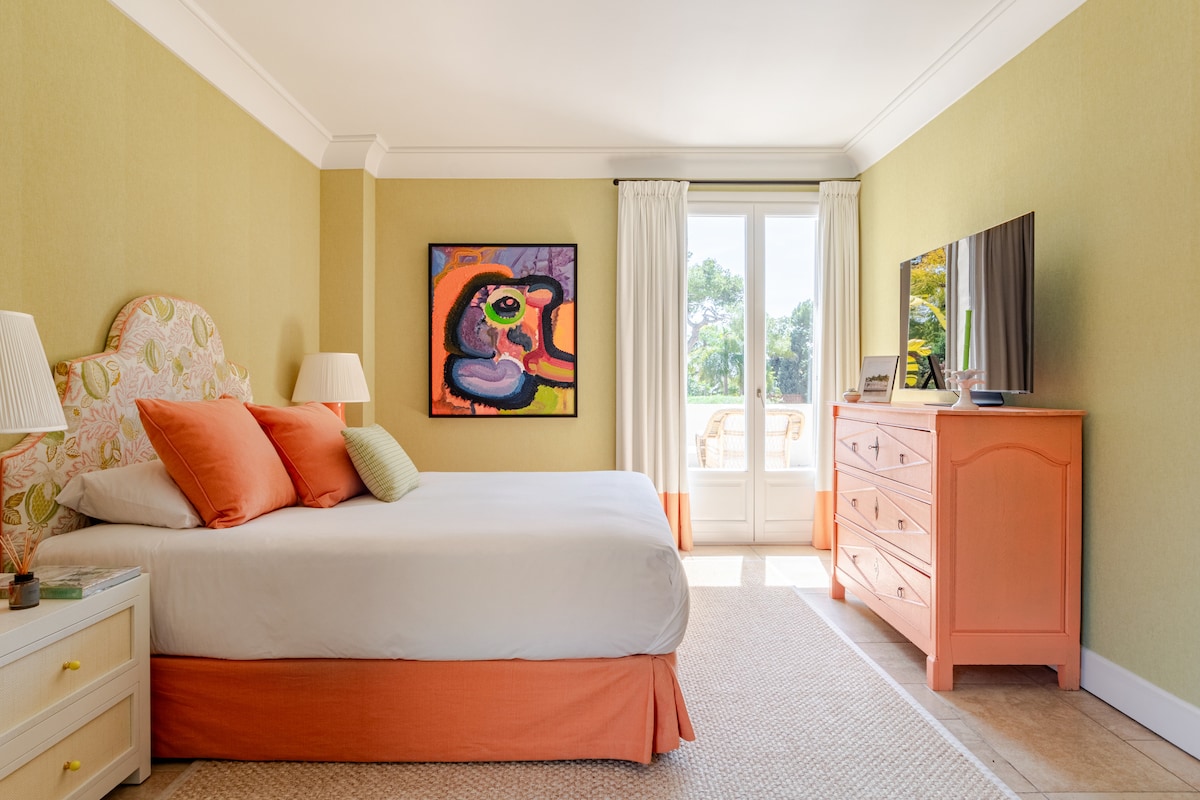 The orange room. Bright and stylish top-level bedroom with a comfortable double bed, direct access to the terrace through French doors, and vibrant décor. Located on the same level as the master for added convenience and privacy.