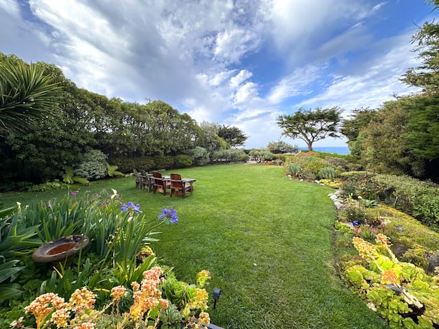 * Beachfront Paradise * with Direct Beach Access