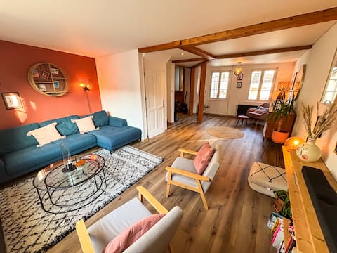 Corner House ~ Free car park ~ Town center