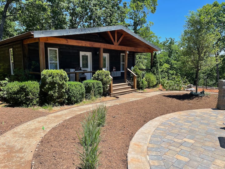 The Shaded Crest | Garden Studio B | Adults 21+ - Lake Lure, NC
