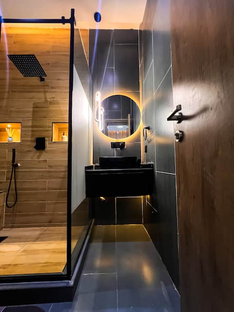 Starlink|Chef Serviced Home|24 hrs Elect|3BR Lux