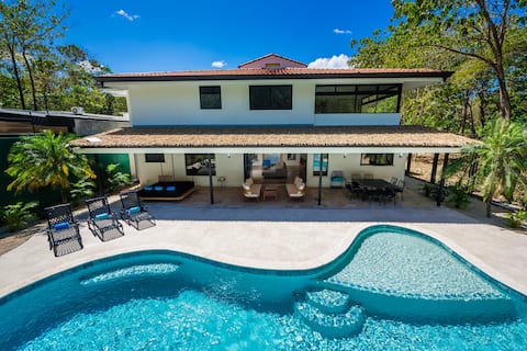 100ft to the beach with cool golf cart included!