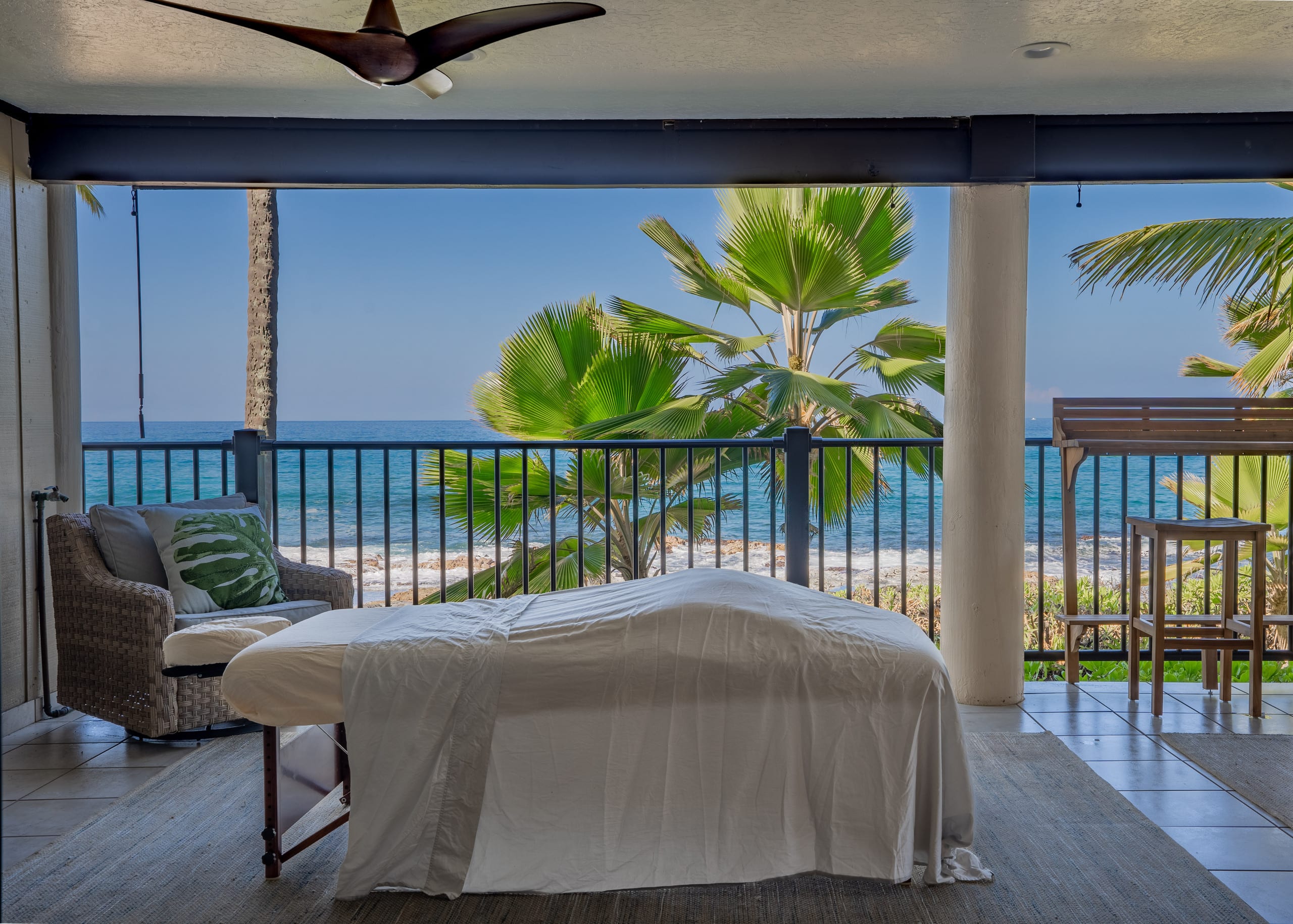 Beautiful Modern Ocean Front Condo - Image 31