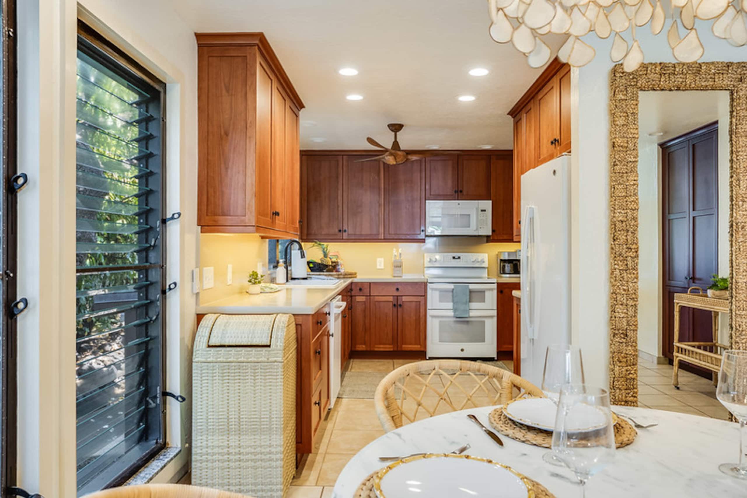 Beautiful Modern Ocean Front Condo - Image 9