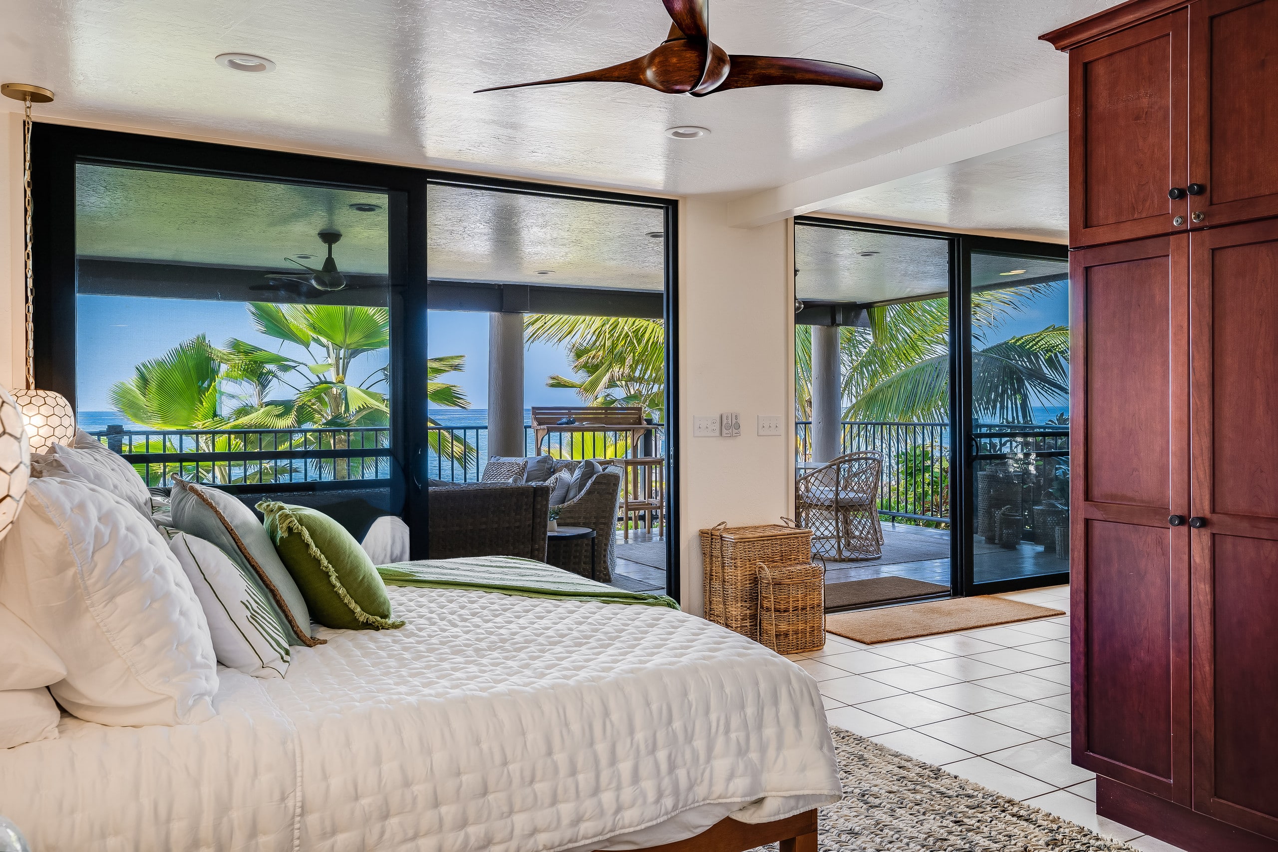 Beautiful Modern Ocean Front Condo - Image 22
