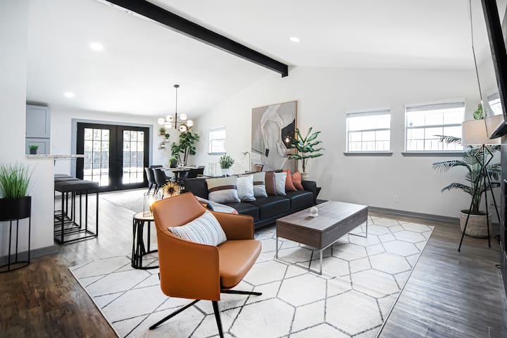 Cozy 3-Bedroom Getaway in Dallas