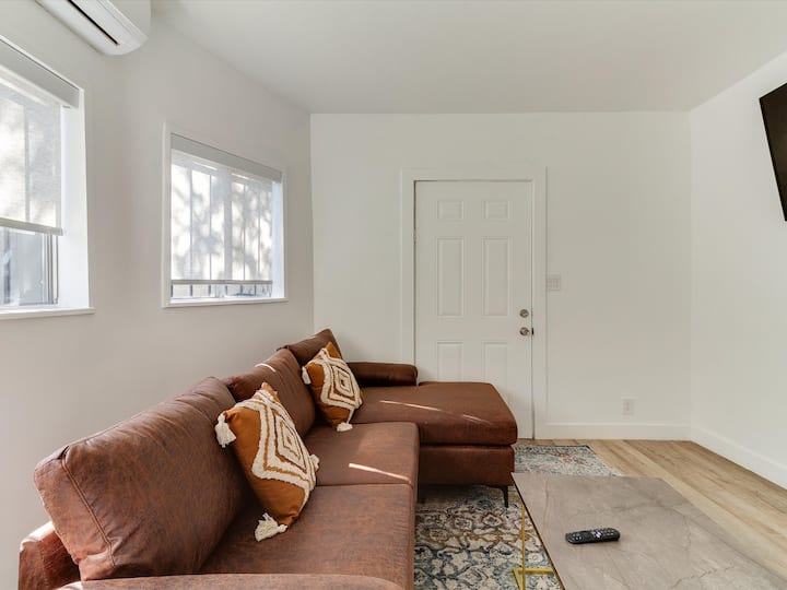 Modern 3 Bedroom Apt In San Fernando - San Fernando, CA