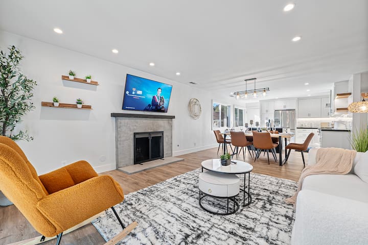 San Mateo Happy Haven Home w Patio/Projector