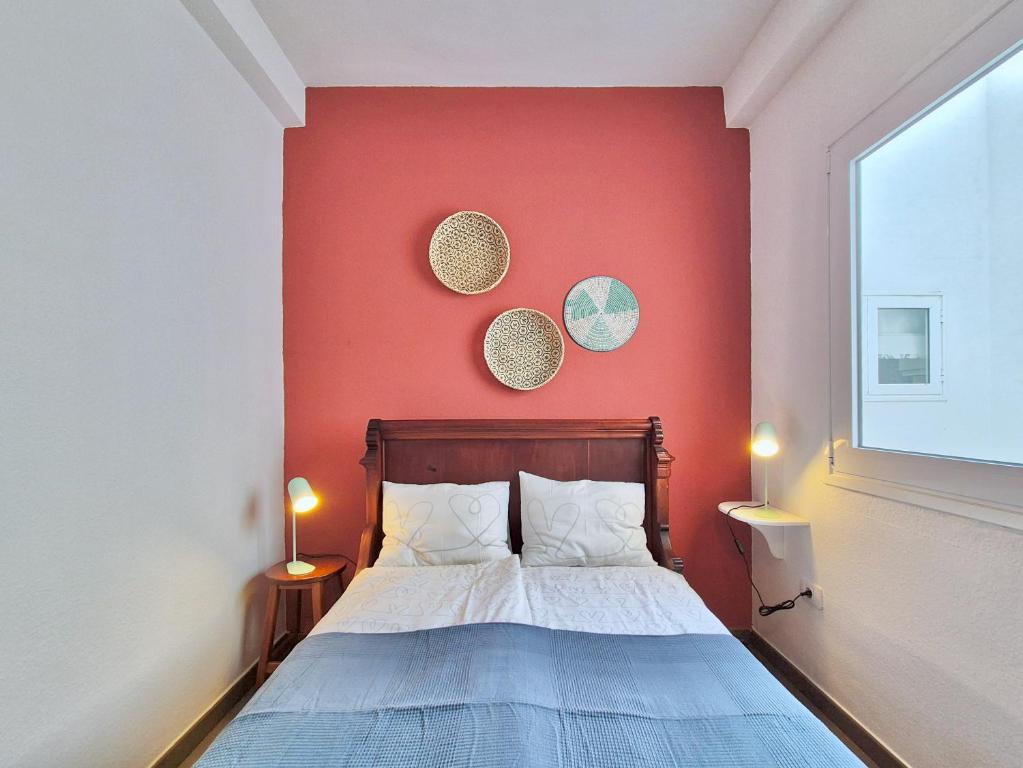 Utonite u udoban krevet, uživajte u mirnom ambijentu i prekrasnom pogledu, savršenom za opuštanje na dugom danu putovanja!