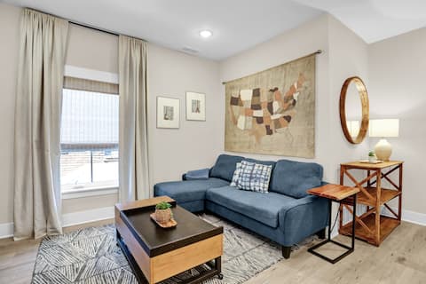 Successful Airbnb property: Classic 1900s Revived | 12 Minutes to Elvis in Idlewild