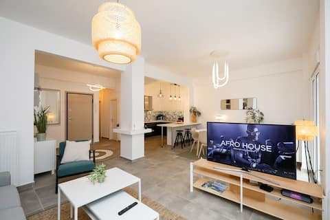 Popular Airbnb listing: Acropolis Sights - Greecing in ΜΑΚΡΥΓΙΑΝΝΗ