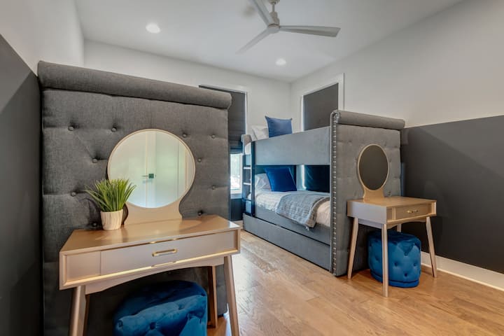 *Este dormitorio tiene capacidad para 6 personas con dos literas individuales, cada una con una cama nido individual.