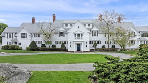 Cranberry Hill | 9 BR 22 Acre Estate | Sleeps 24