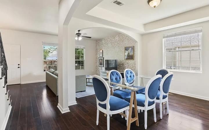 Tremé Luxe Townhome | King Suite | Walk Downtown - New Orleans, LA