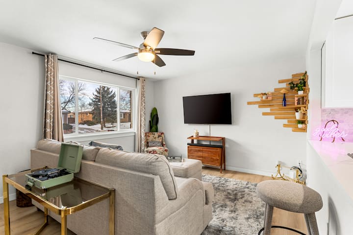 Modern Family Friendly Escape|central|5-bedroom - Thornton, CO