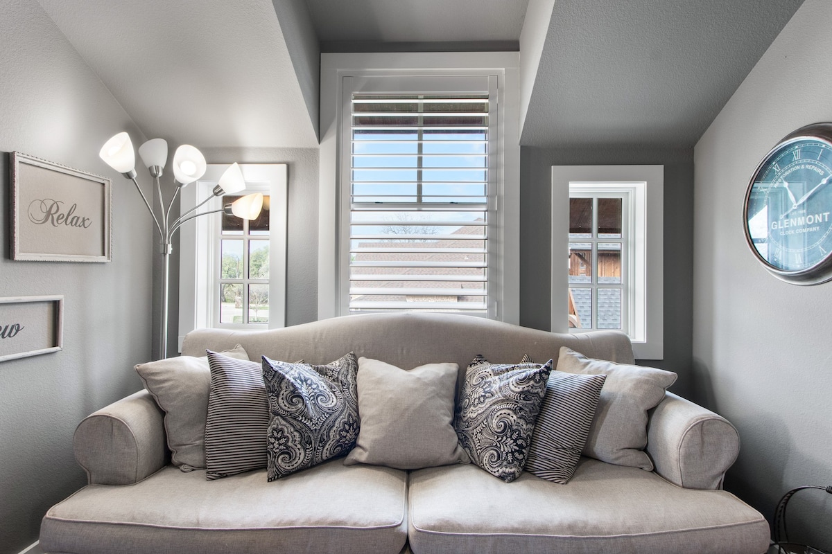 Popular Airbnb listing: Private, lake-front, guest suite, on Lake Granbury in Granbury