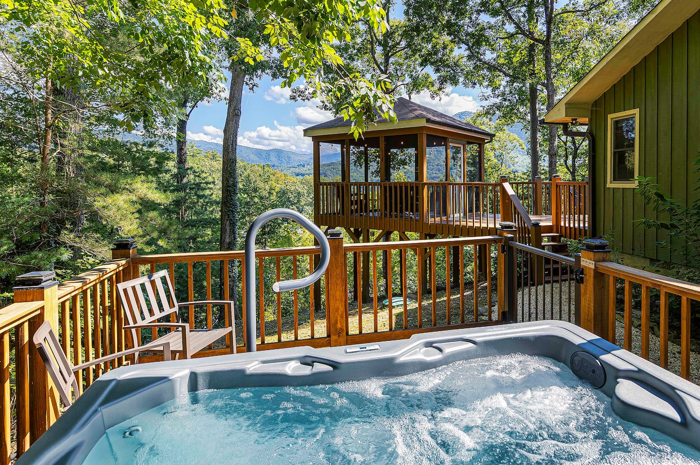 Private hot tub facing the Smoky Mountain ridge line