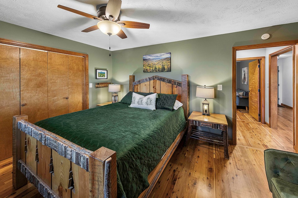 Queen Bedroom at The Woodland Respite, 1 Queen bed, 1 sofa bed