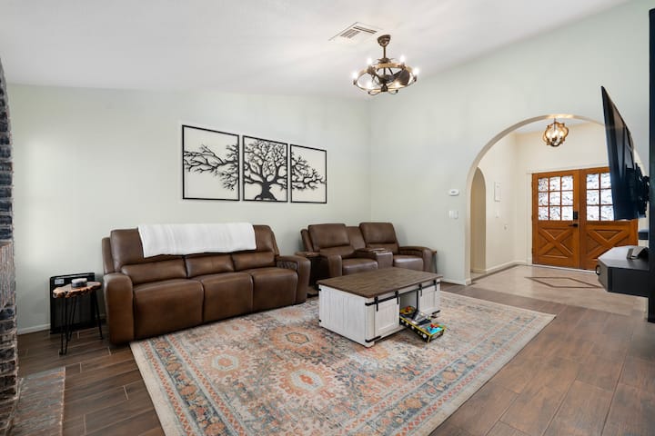 Relax & Unwind Seasons@sierra: 8 Mi To Stadium - Glendale